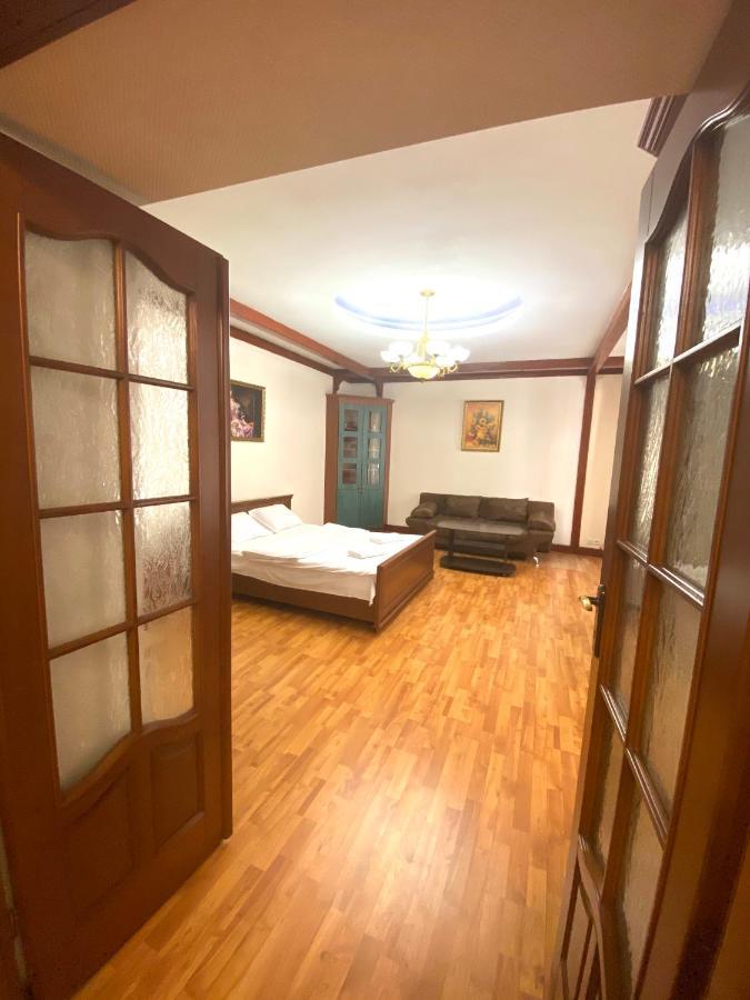 Квартира Подобово В Центрі На Вулиці Проспект Свободи 7 Lviv Exterior foto