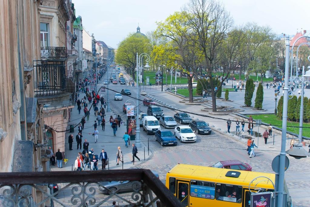 Квартира Подобово В Центрі На Вулиці Проспект Свободи 7 Lviv Exterior foto